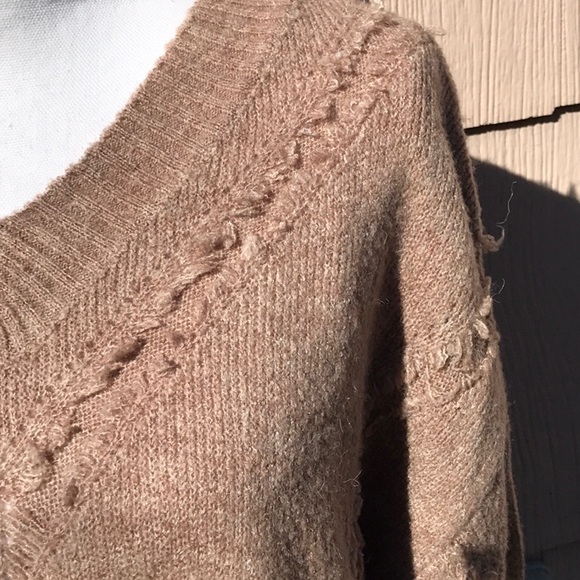 Accepting Offers 🌷Mauve V-Neck Sweater - Picture 6 of 6